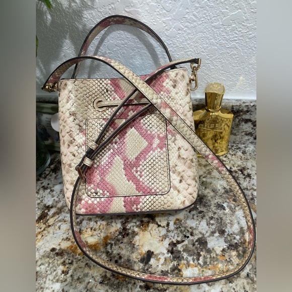 Kate Spade shoulder / cross body bucket bag - Picture 2 of 9